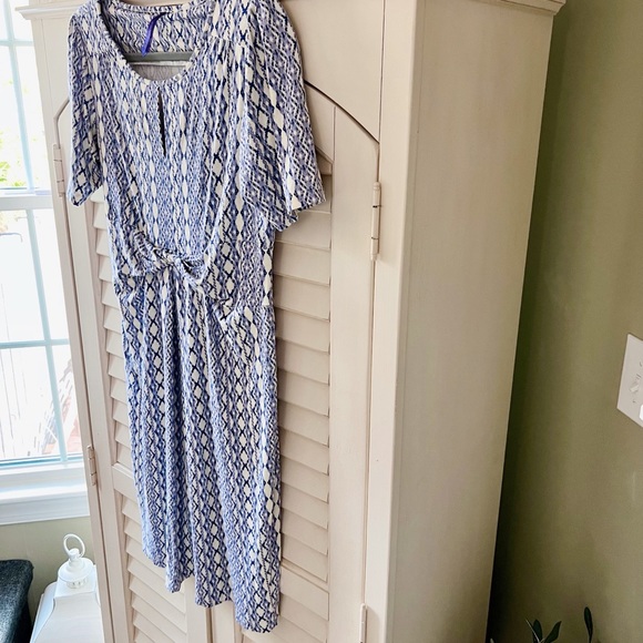 Seráphine Small Geometric Vertical Diamond Print Empire Waist Maternity Dress - Picture 9 of 14